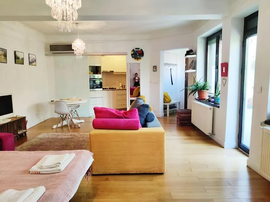 Old Town Bohemian Studio With Garden View Balcony بوخارست 0*,  رومانيا