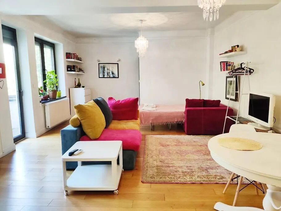 Old Town Bohemian Studio With Garden View Balcony بوخارست شقة