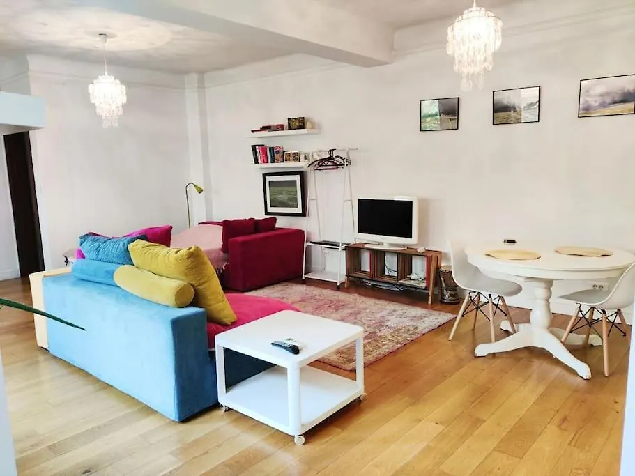 Old Town Bohemian Studio With Garden View Balcony بوخارست