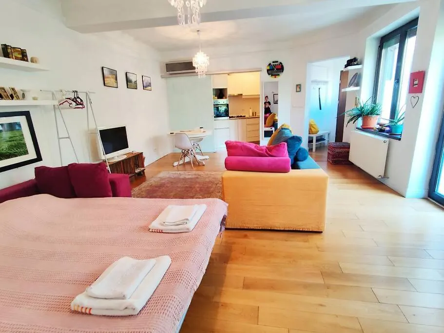 شقة Old Town Bohemian Studio With Garden View Balcony بوخارست رومانيا